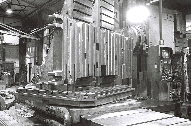 <b>1988</b>&nbsp;&nbsp;&nbsp;Ein größeres CNC-Bohrwerk geht in Betrieb.